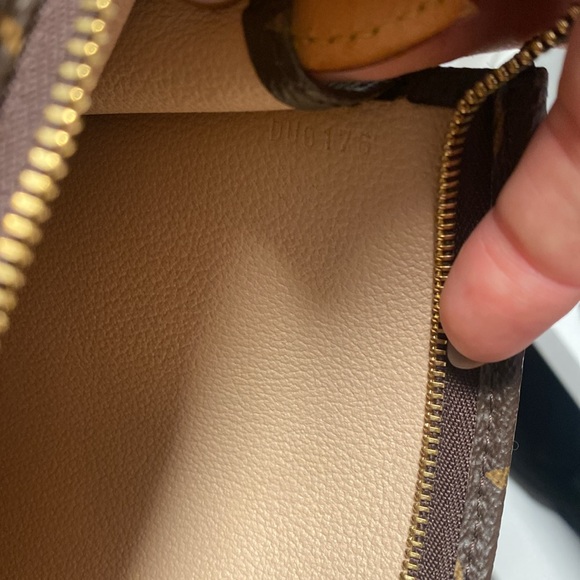 Louis Vuitton toiletry bag 26 - Picture 10 of 11
